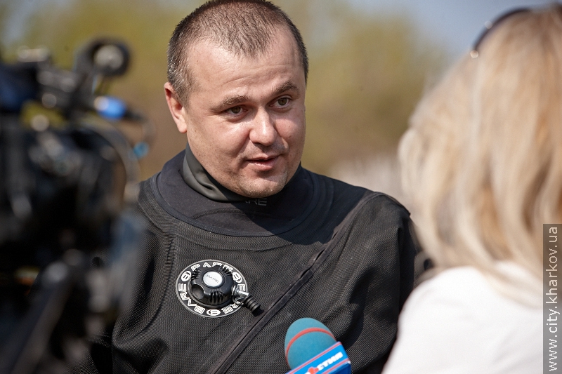Пляж на Журавлівському гідропарку сьогодні чистять дайвери