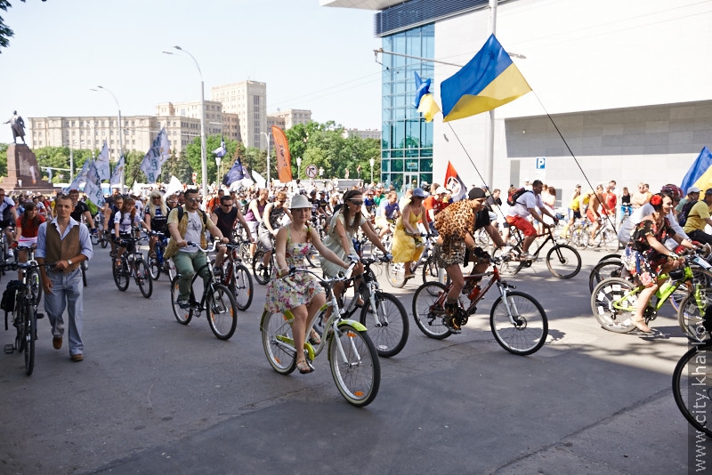 У Харкові велопарад зібрав близько 10 тисяч учасників
