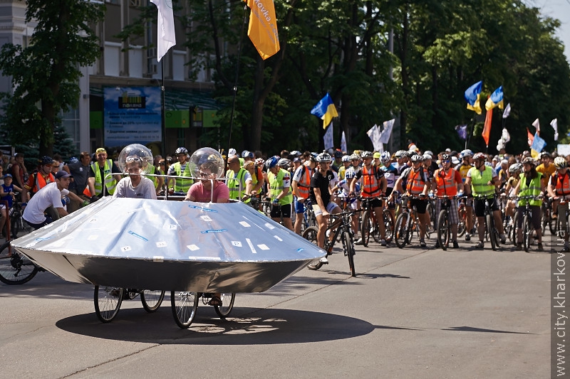 У Харкові велопарад зібрав близько 10 тисяч учасників