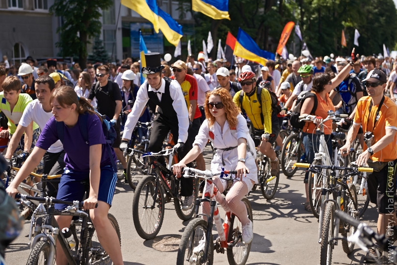 У Харкові велопарад зібрав близько 10 тисяч учасників