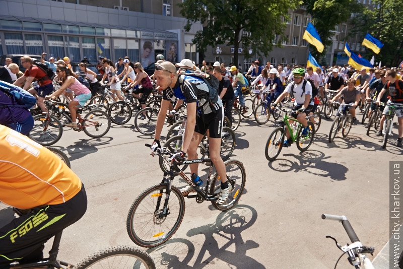 У Харкові велопарад зібрав близько 10 тисяч учасників