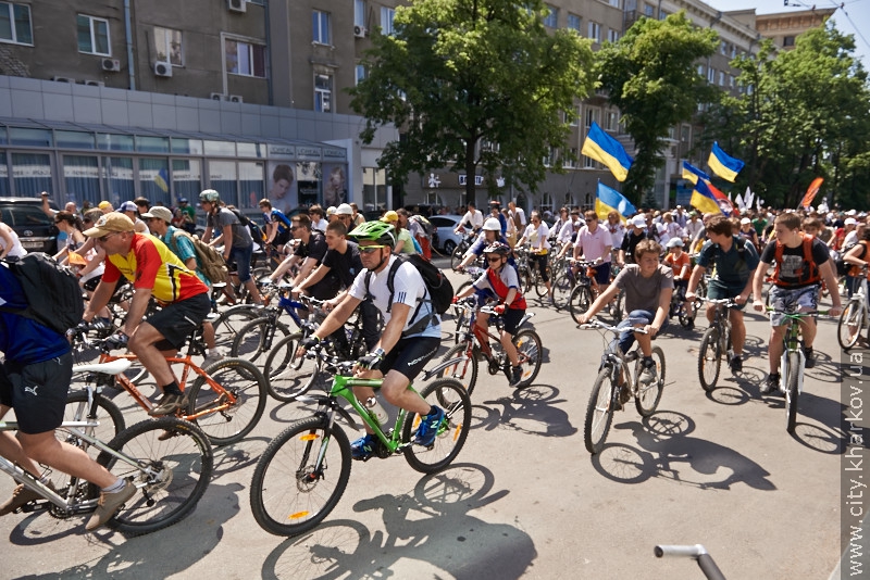У Харкові велопарад зібрав близько 10 тисяч учасників