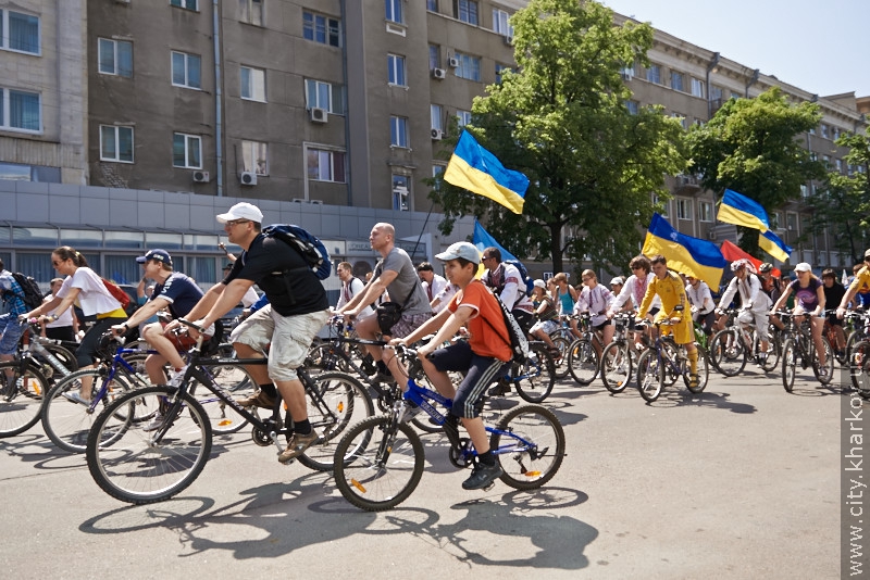 У Харкові велопарад зібрав близько 10 тисяч учасників