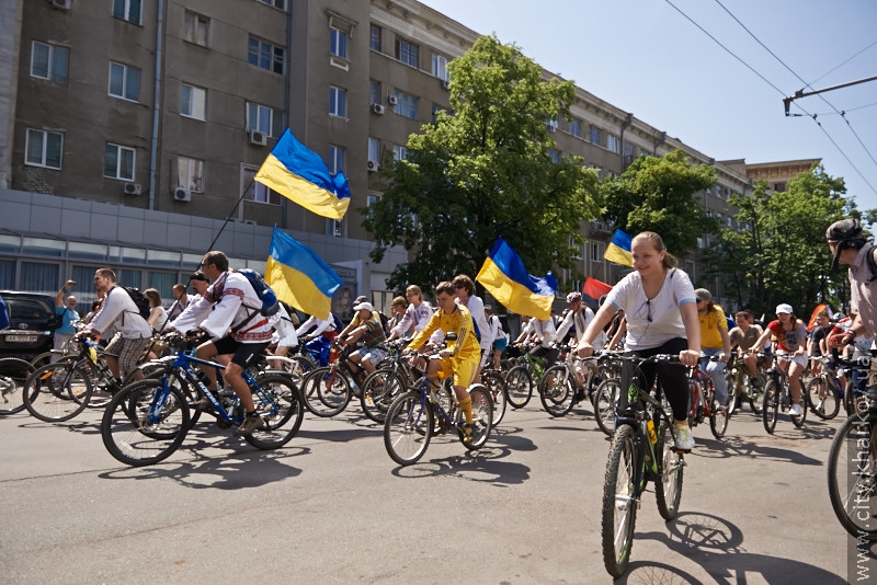 У Харкові велопарад зібрав близько 10 тисяч учасників