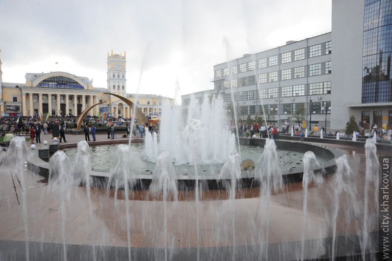 На Привокзальній площі відбулося відкриття комплексу фонтанів