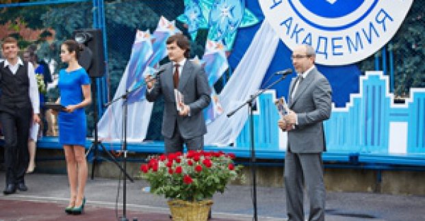 Геннадій Кернес привітав колектив Народної української академії з днем заснування