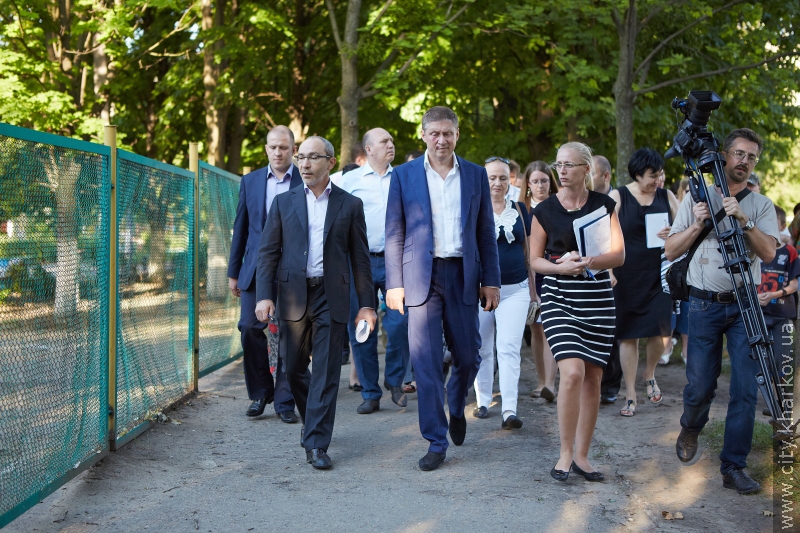Геннадій Кернес провів зустріч з мешканцями будинків по проспекту Гагаріна