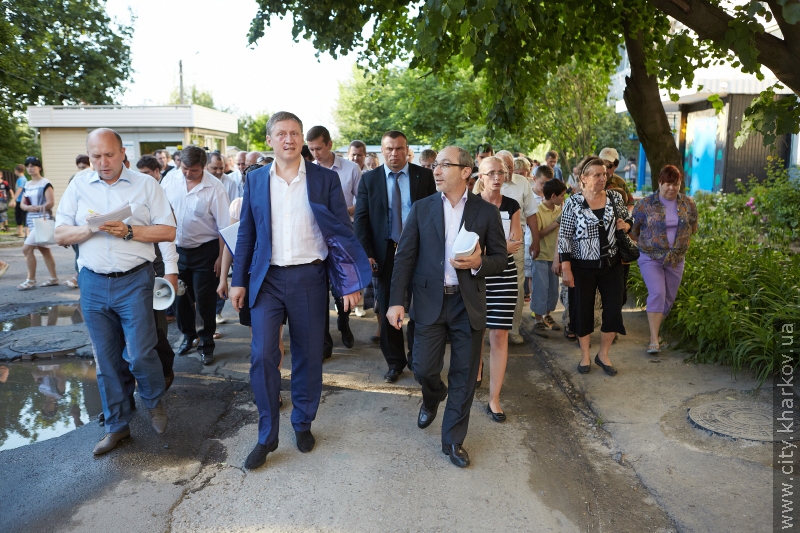 Геннадій Кернес провів зустріч з мешканцями будинків по проспекту Гагаріна