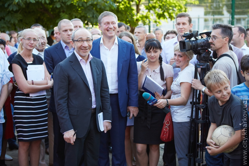 Геннадій Кернес провів зустріч з мешканцями будинків по проспекту Гагаріна