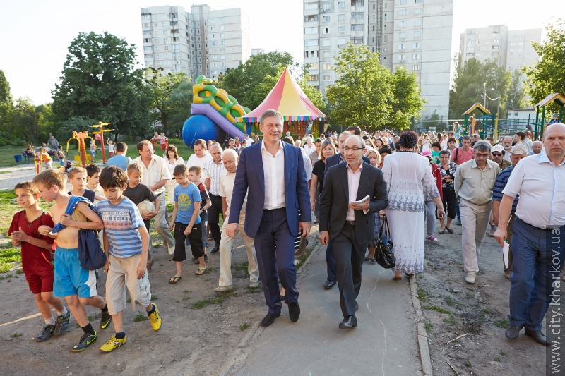 Геннадій Кернес провів зустріч з мешканцями будинків по проспекту Гагаріна