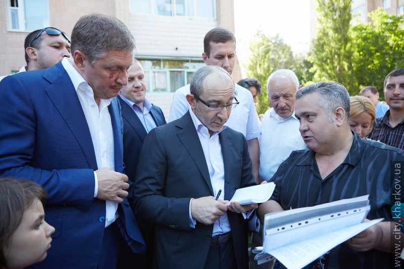 Геннадій Кернес провів зустріч з мешканцями будинків по проспекту Гагаріна