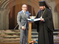 Митрополит Володимир нагородив Геннадія Кернеса орденом Андрія Первозванного