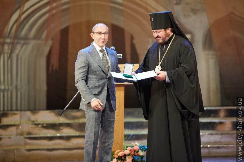 Митрополит Володимир нагородив Геннадія Кернеса орденом Андрія Первозванного