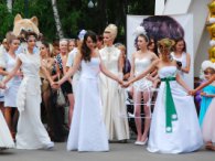 Традиційний Парад наречених пройшов у парку Горького