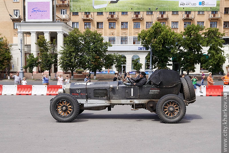 Учасники ралі «Пекін-Париж» подякували харків'янам за теплий прийом