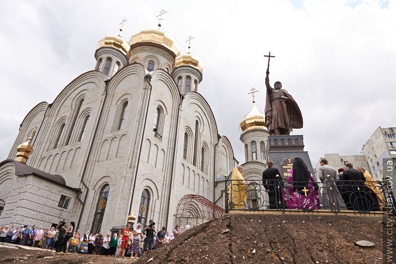 На Салтівці відкрили пам'ятник князю Володимиру