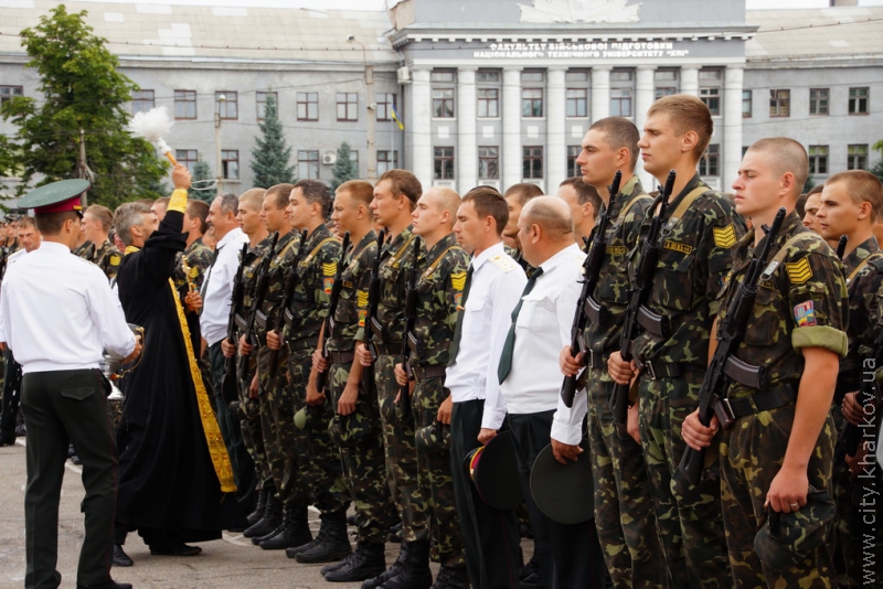 Майже півтори тисячі молодих офіцерів прийняли присягу у Харкові
