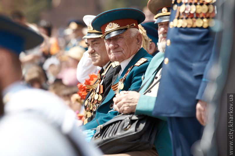 Харківський міський голова Геннадій Кернес привітав ветеранів з Днем Перемоги на площі Свободи