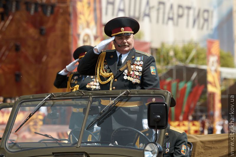 Харківський міський голова Геннадій Кернес привітав ветеранів з Днем Перемоги на площі Свободи