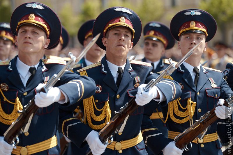 Харківський міський голова Геннадій Кернес привітав ветеранів з Днем Перемоги на площі Свободи