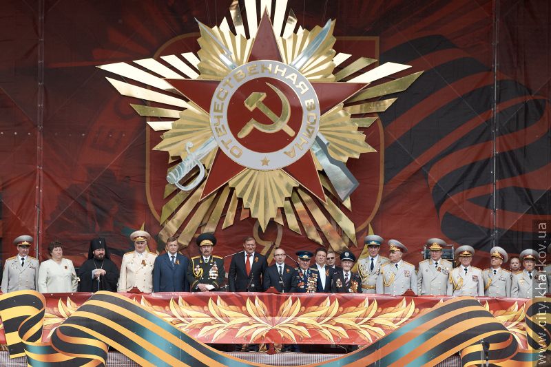 Харківський міський голова Геннадій Кернес привітав ветеранів з Днем Перемоги на площі Свободи