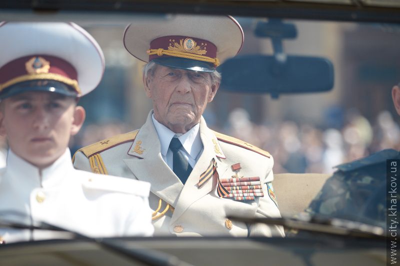 Харківський міський голова Геннадій Кернес привітав ветеранів з Днем Перемоги на площі Свободи