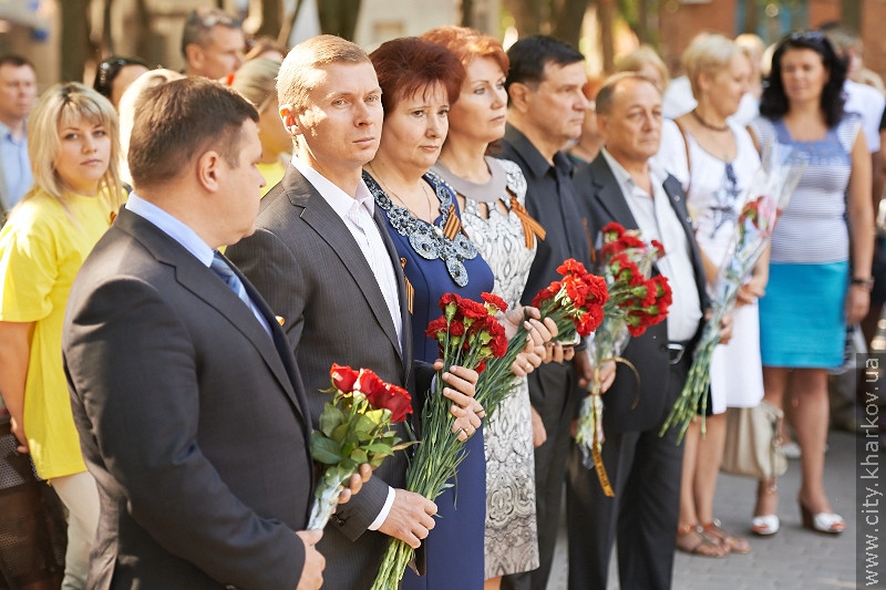 У сквері Кандаурова пройшов урочистий мітинг-реквієм