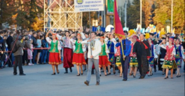 На площі Свободи відбувся парад харківських вишів