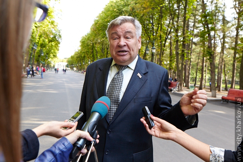 Найпопулярніші атракціони парку Горького - колесо огляду і Будинок жахів