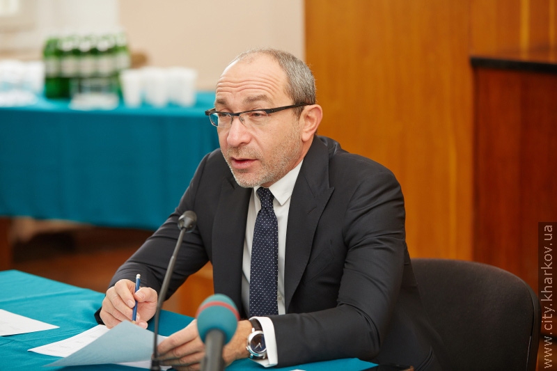 Геннадій Кернес проводить особистий прийом у юракадемії
