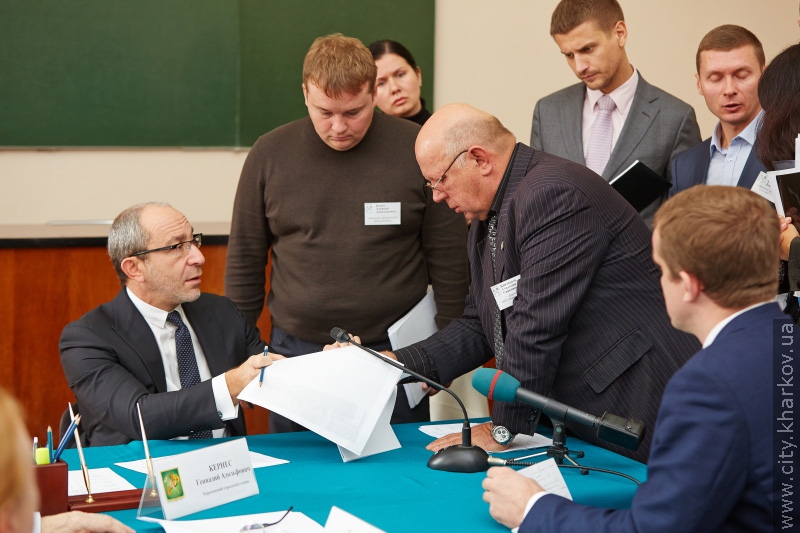 Геннадій Кернес проводить особистий прийом у юракадемії