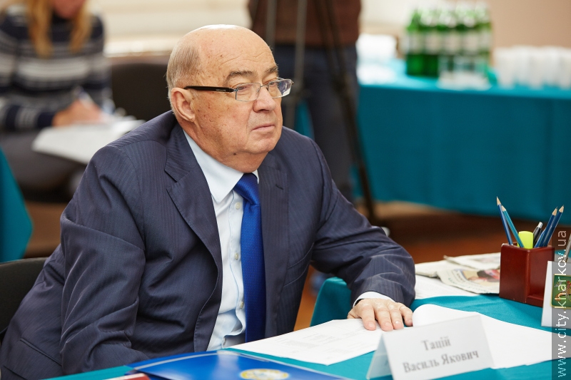 Геннадій Кернес проводить особистий прийом у юракадемії