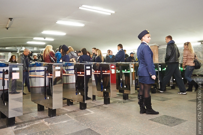 Харківське метро обладнають реверсивними турнікетами