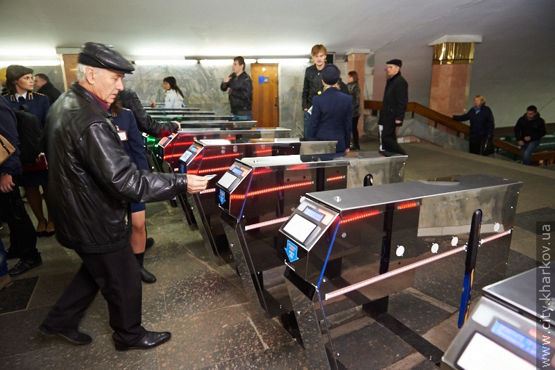 Харківське метро обладнають реверсивними турнікетами