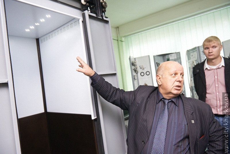 До кінця року в 130 ліфтах міста замінять електрощитові