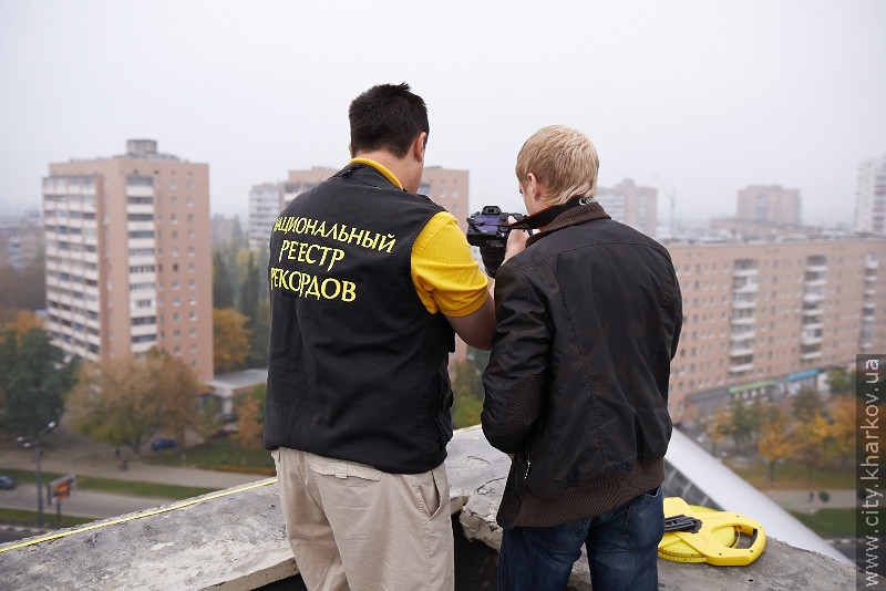 Книга рекордів України поповнилася харківським портретом Юрія Гагаріна