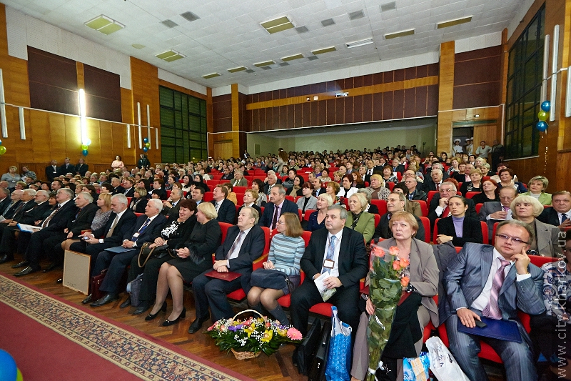 Харківській медакадемії післядипломної освіти виповнилося 90 років