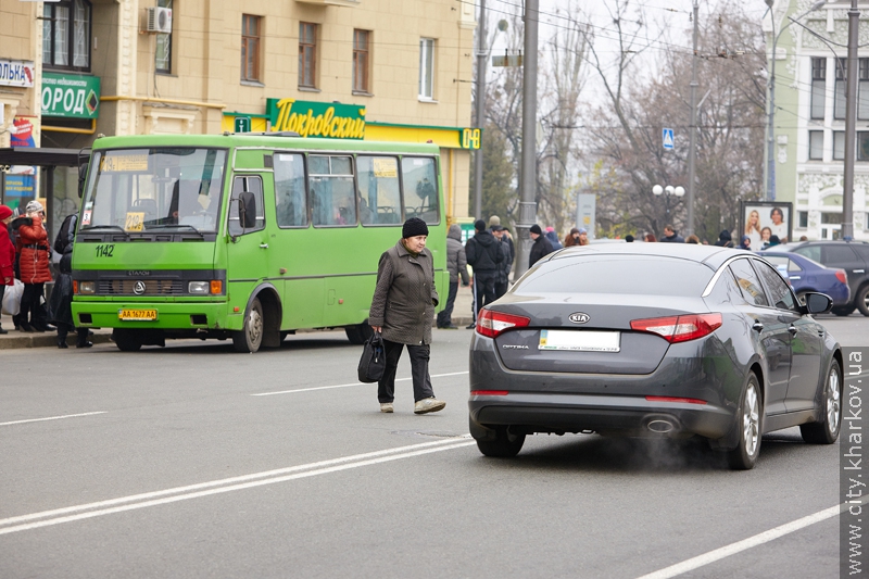 Волонтери та ДАІ ловили в Харкові недисциплінованих пішоходів
