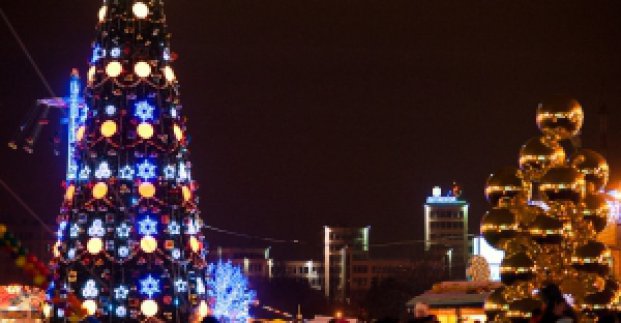 Головна ялинка міста здивує харків'ян мільйонами світлових комбінацій (оновлено)