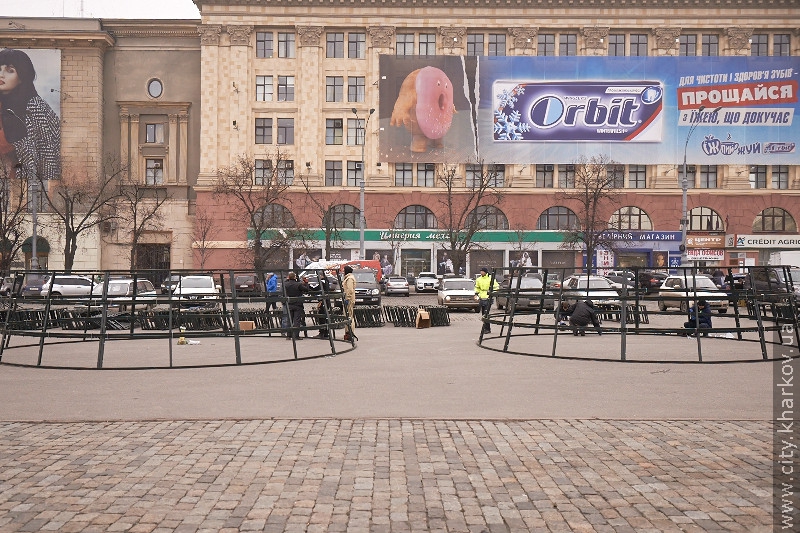Головна ялинка міста здивує харків'ян мільйонами світлових комбінацій (оновлено)