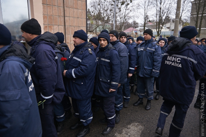 У Харкові встановили меморіальну дошку рятівнику, який загинув у Пісочині