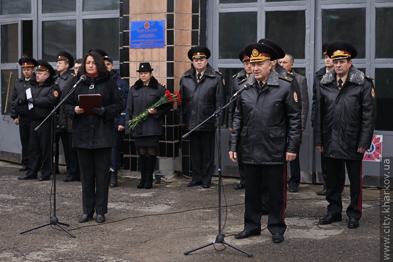 У Харкові встановили меморіальну дошку рятівнику, який загинув у Пісочині