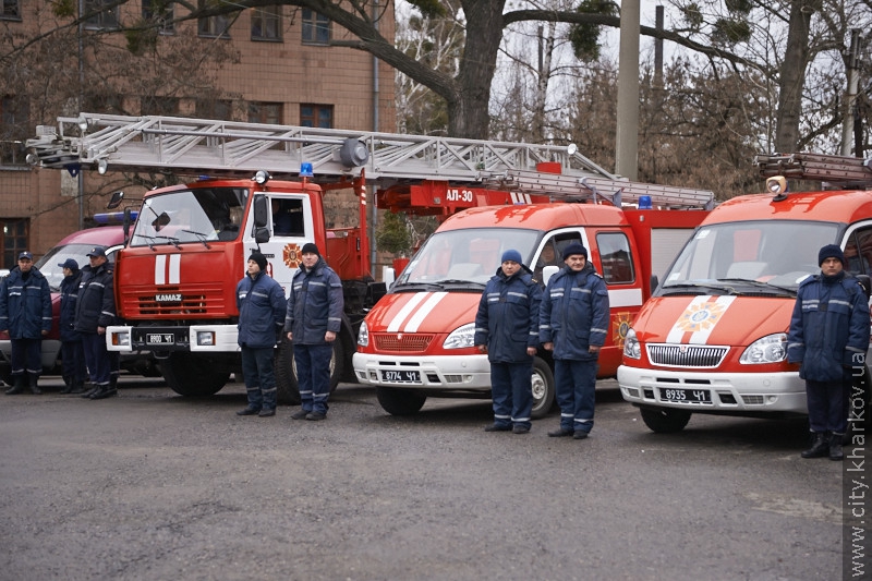 У Харкові встановили меморіальну дошку рятівнику, який загинув у Пісочині