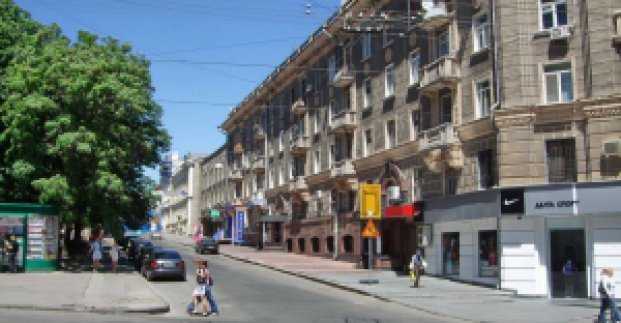 У провулку Короленка тимчасово закривається рух транспорту