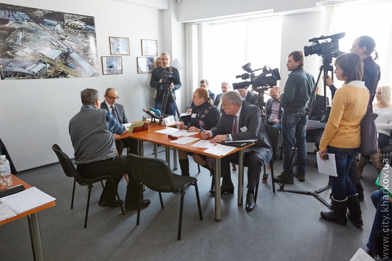 Почався особистий прийом Геннадія Кернеса у ТЦ «Барабашово»