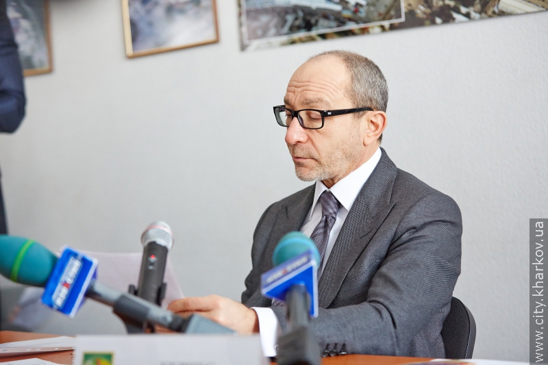 Почався особистий прийом Геннадія Кернеса у ТЦ «Барабашово»