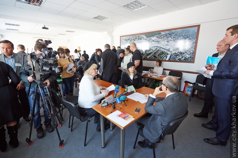 Почався особистий прийом Геннадія Кернеса у ТЦ «Барабашово»