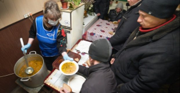 У Харкові бездомні можуть отримати гаряче харчування в їдальні