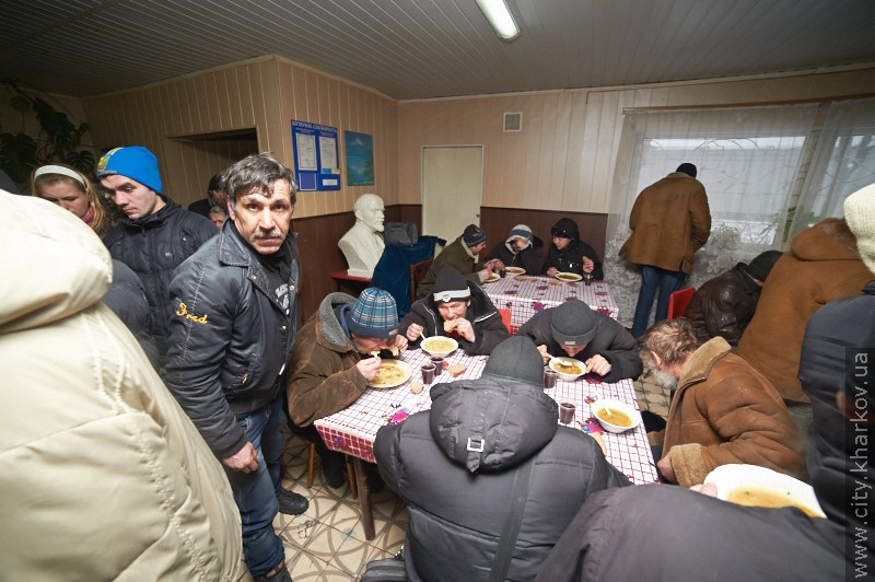 У Харкові бездомні можуть отримати гаряче харчування в їдальні