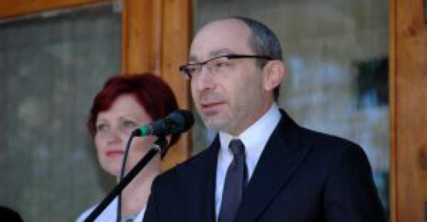 Геннадій Кернес побажав випускникам зустрітися через 35 років на шкільному подвір'ї
